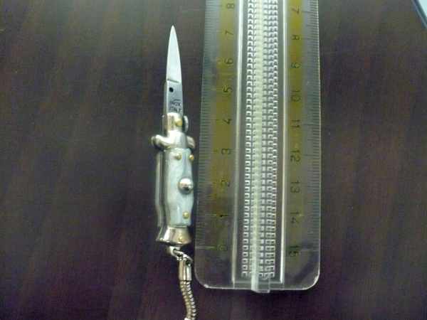 Mini coltello a scatto, italian stiletto - 7 cm imitazione di madreperla - lama classica, pugnale artigianale Maniago Italia