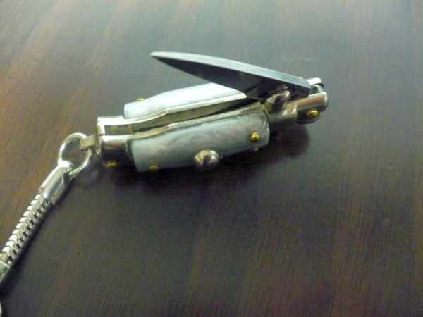 Mini coltello a scatto, italian stiletto - 7 cm imitazione di madreperla - lama classica, pugnale artigianale Maniago Italia