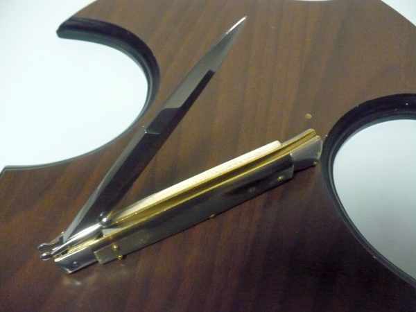 Swinguard Frank Beltrame - italian stiletto 28 cm - bufalo bicolore / two-tone buffalo horn - baionetta FB 550/48/58BB
