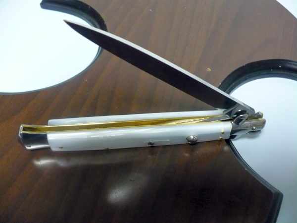 Italian stiletto 33 cm imitazione di madreperla - coltellerie artigianali Maniago Italy -coltello a scatto