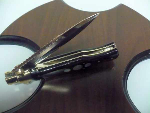 Black Widow A.G.A. Campolin - italian stiletto 28 cm con guardia a croce maltese - bufalo scuro + madreperla