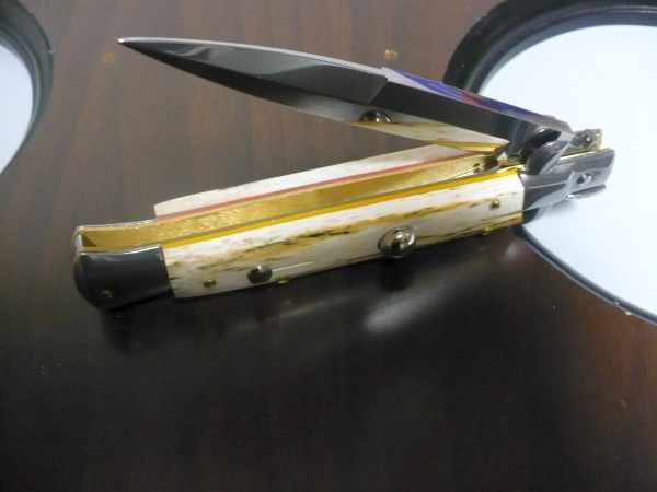 Frank Beltrame, italian stiletto- 23 cm, osso di cammello invecchiato 10 anni, baionetta - 1