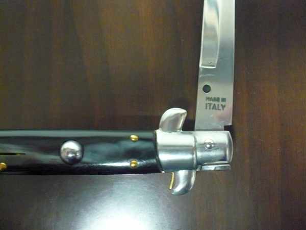 Italian stiletto, coltello a scatto -pugnale 23 cm acrilico -imitazione di bufalo scuro, lama baionetta