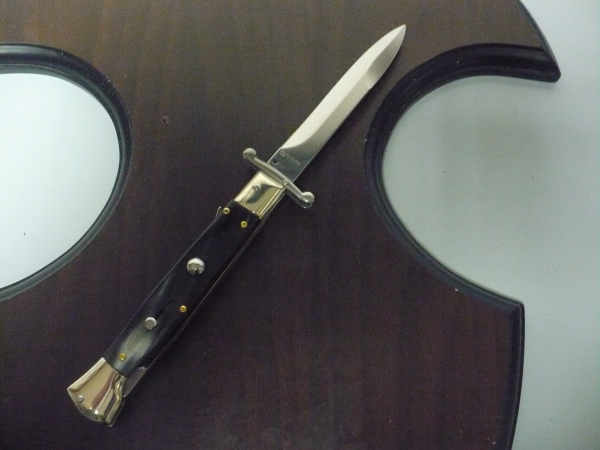 Swinguard- Famiglia Spadon- italian stiletto 23 cm - corno di bufalo brasiliano / brazilian buffalo horn - lama baionetta -1