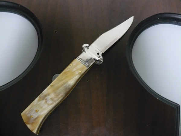 Famiglia Spadon - stiletto  calibro /20 - bufalo chiaro / buffalo light - taglio classico clip point - 1