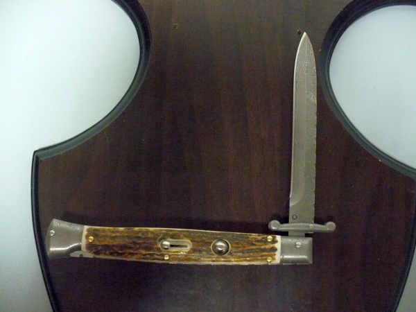 Classic swinguard - italian stiletto, coltello a scatto, 28cm - AKC World , lama damasco-dagger, corno di cervo / deer horn