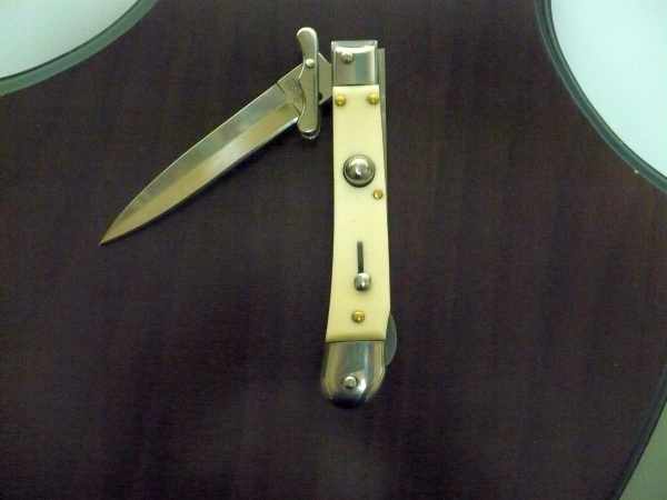 Swinguard Medici- italian stiletto, coltello a scatto, 18,50 cm - AKC World , lama dagger , imitazione d'avorio / imitation ivory - 2