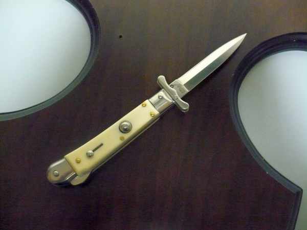 Swinguard Medici- italian stiletto, coltello a scatto, 18,50 cm - AKC World , lama dagger , imitazione d'avorio / imitation ivory - 2