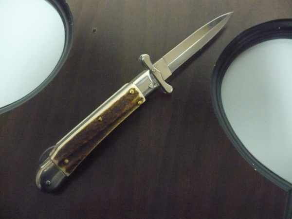 Swinguard Medici- italian stiletto, coltello a scatto, 18,50 cm - AKC World , lama dagger , corno di cervo / deer horn