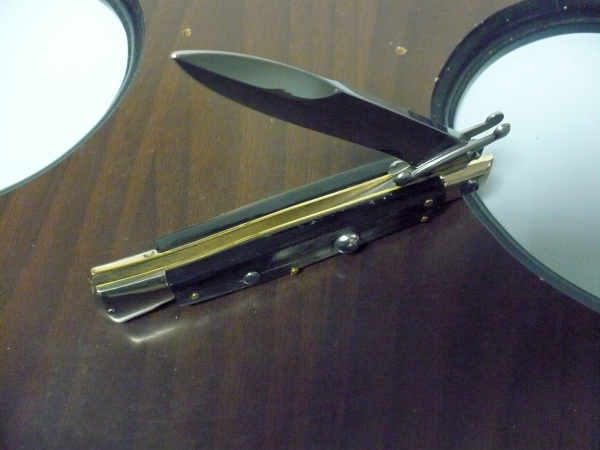 Swinguard- Famiglia Spadon- italian stiletto 23 cm - corno di bufalo brasiliano / brazilian buffalo horn - lama baionetta - 2