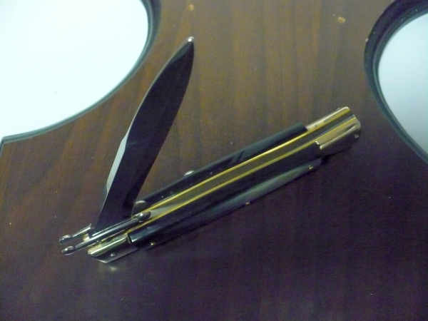 Swinguard- Famiglia Spadon- italian stiletto 23 cm - corno di bufalo brasiliano / brazilian buffalo horn - lama baionetta - 2