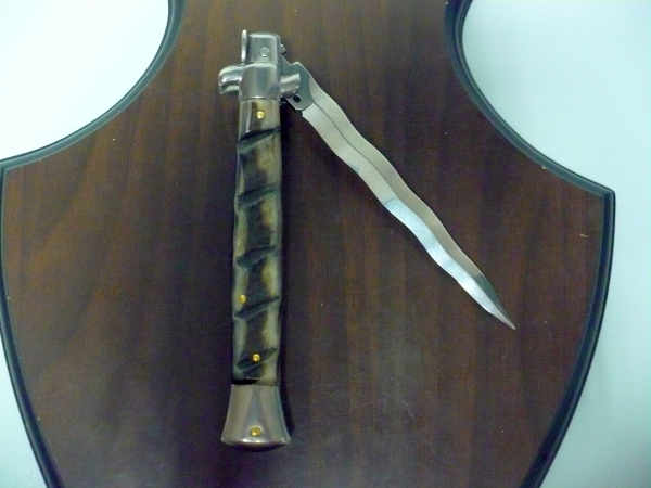 Frank Beltrame , italian stiletto - 28 cm , corno di ariete - lama kriss , modello FB 28/89K - 2