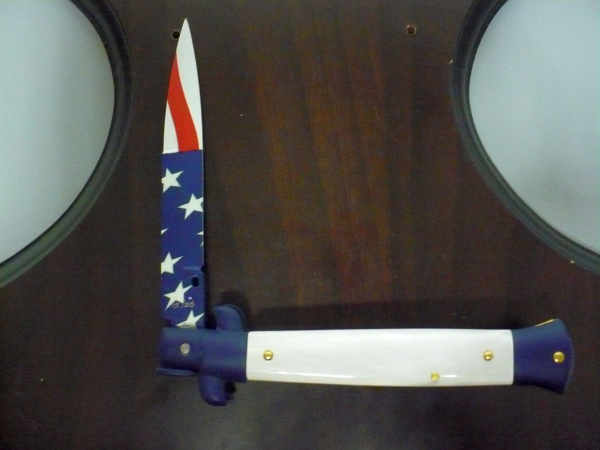 Frank Beltrame italian stiletto-23 cm imitazione di madreperla,baionetta con bandiera americana , edizione limitata - numero 15/26