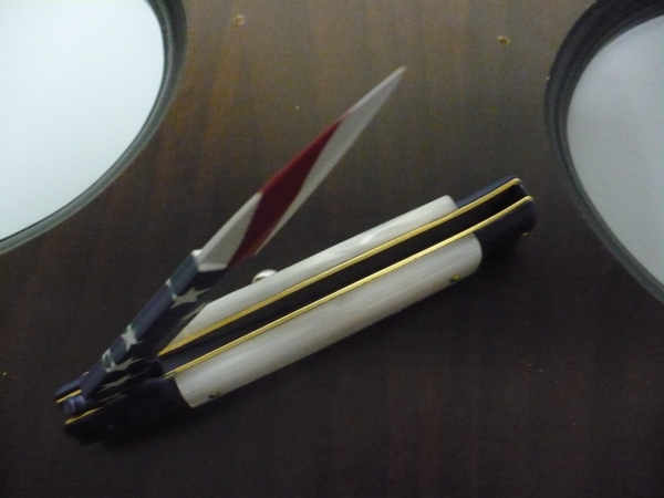 Frank Beltrame italian stiletto-23 cm imitazione di madreperla,baionetta con bandiera americana , edizione limitata - numero 15/26