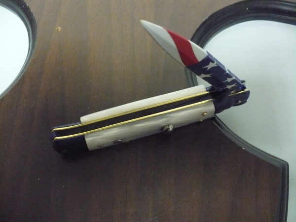 Frank Beltrame italian stiletto-23 cm imitazione di madreperla,baionetta con bandiera americana , edizione limitata - numero 29/26
