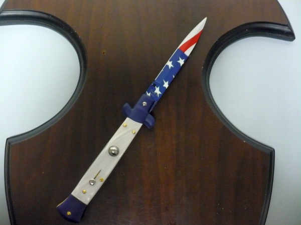 Frank Beltrame italian stiletto-23 cm imitazione di madreperla,baionetta con bandiera americana , edizione limitata - numero 29/26