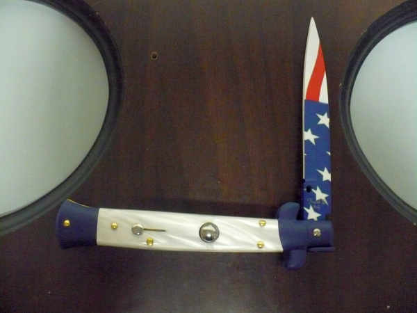 Frank Beltrame italian stiletto-23 cm imitazione di madreperla,baionetta con bandiera americana , edizione limitata - numero 29/26