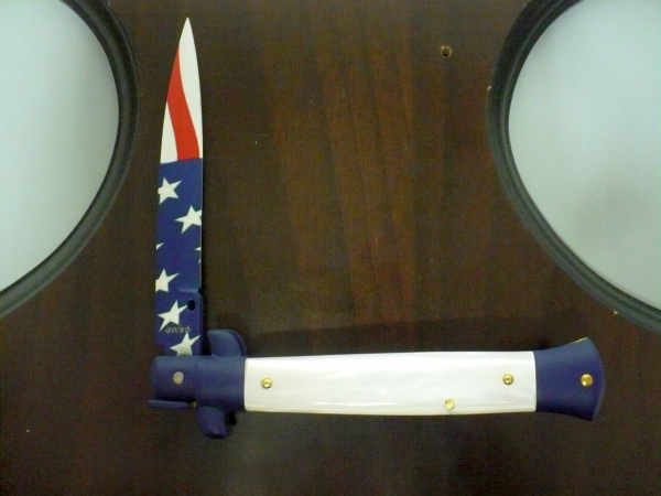 Frank Beltrame italian stiletto-23 cm imitazione di madreperla,baionetta con bandiera americana , edizione limitata - numero 40/26