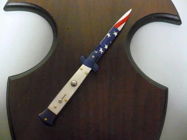 Frank Beltrame italian stiletto-23 cm imitazione di madreperla,baionetta con bandiera americana , edizione limitata - numero 40/26
