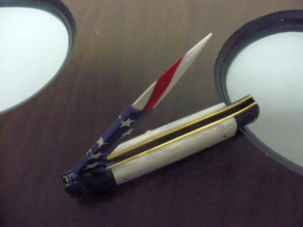 Frank Beltrame italian stiletto-23 cm imitazione di madreperla,baionetta con bandiera americana , edizione limitata - numero 47/26