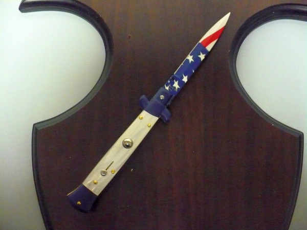 Frank Beltrame italian stiletto-23 cm imitazione di madreperla,baionetta con bandiera americana , edizione limitata - numero 47/26