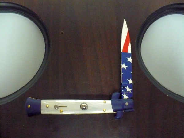 Frank Beltrame italian stiletto-23 cm imitazione di madreperla,baionetta con bandiera americana , edizione limitata - numero 47/26
