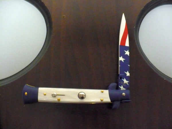 Frank Beltrame italian stiletto-23 cm imitazione di madreperla,baionetta con bandiera americana , edizione limitata - numero 15/26