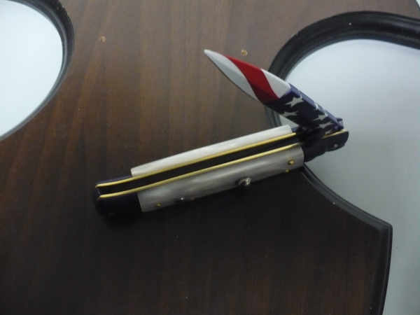 Frank Beltrame italian stiletto-23 cm imitazione di madreperla,baionetta con bandiera americana , edizione limitata - numero 49/26