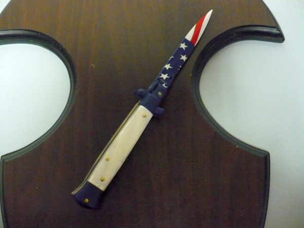 Frank Beltrame italian stiletto-23 cm imitazione di madreperla,baionetta con bandiera americana , edizione limitata - numero 49/26
