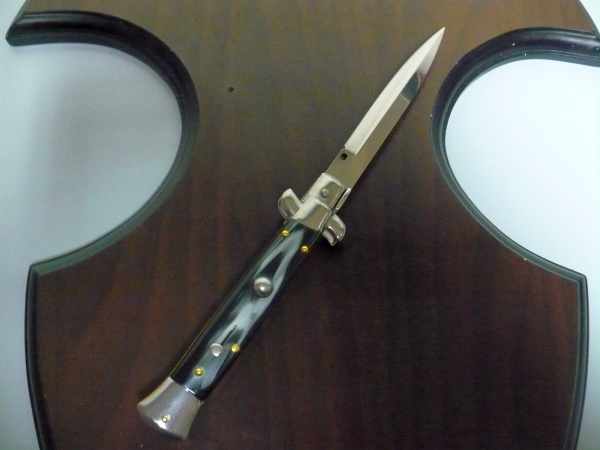 Frank Beltrame ,Italian stiletto, coltello a scatto -pugnale 23 cm acrilico -imitazione di bufalo scuro, lama baionetta