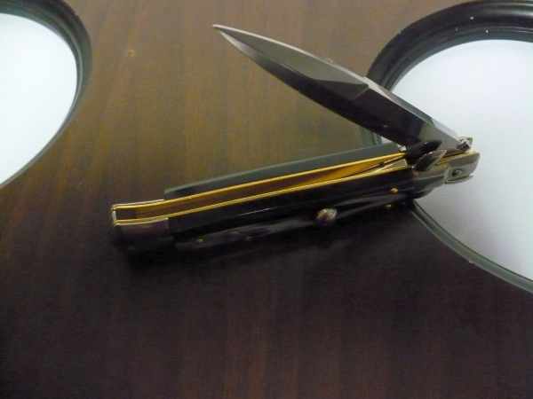 Frank Beltrame ,Italian stiletto, coltello a scatto -pugnale 23 cm acrilico -imitazione di bufalo scuro, lama baionetta