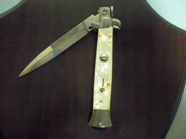 Frank Beltrame ,  italian stiletto, coltello a scatto - 23 cm , madreperla - baionetta  -  modello FB 23/96 B