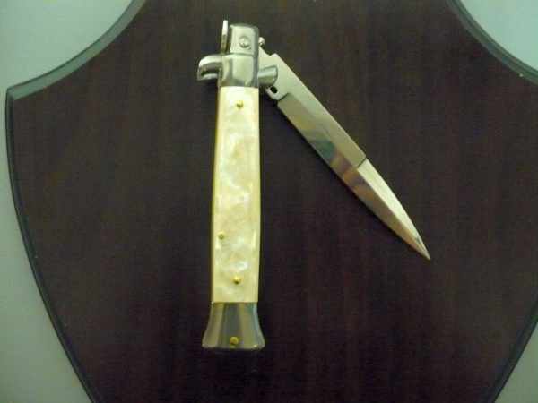 Frank Beltrame ,  italian stiletto, coltello a scatto - 23 cm , madreperla - baionetta  -  modello FB 23/96 B