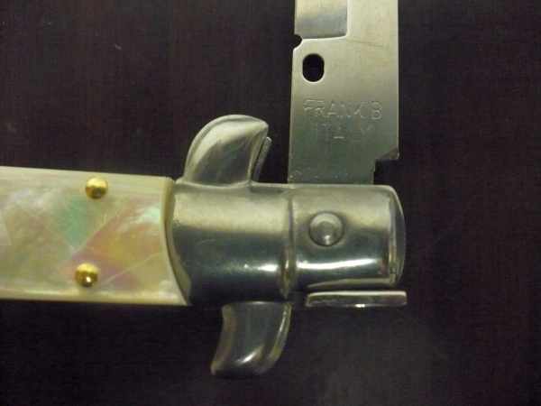 Frank Beltrame ,  italian stiletto, coltello a scatto - 23 cm , madreperla - baionetta  -  modello FB 23/96 B