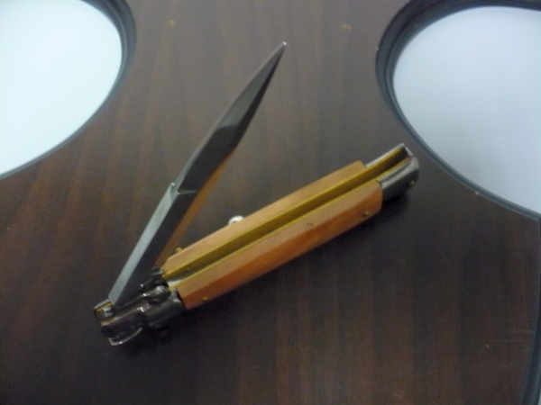 Frank Beltrame-23cm- coltello a scatto - pugnale -legno di olive / olive wood- lama baionetta modello FB 23/94B - 2
