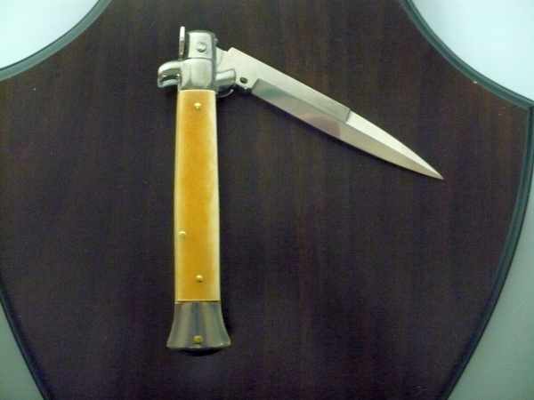 Frank Beltrame, italian stiletto- 23 cm, osso di struzzo, lama baionetta  FB 23/97B