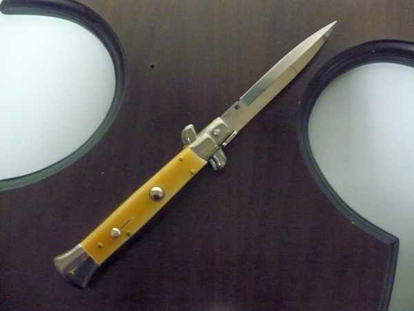 Frank Beltrame, italian stiletto- 23 cm, osso di struzzo, lama baionetta  FB 23/97B