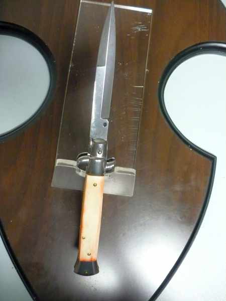 Frank Beltrame, italian stiletto- 23 cm, osso di cammello invecchiato in liguido di anilina 20 anni, baionetta - 3