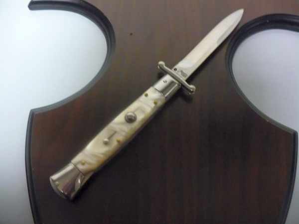 Swinguard - italian stiletto, coltello a scatto, 25 cm - AKC World knife , lama baionetta / blade bayonet, imitazione madreperla / imitation mother of pearl