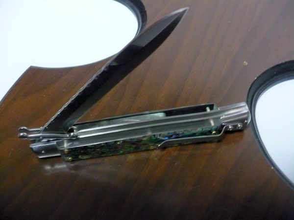 Classic swinguard - italian stiletto, coltello a scatto, 28cm - AKC World , abalone,  lama baionetta lavorata a lima / file