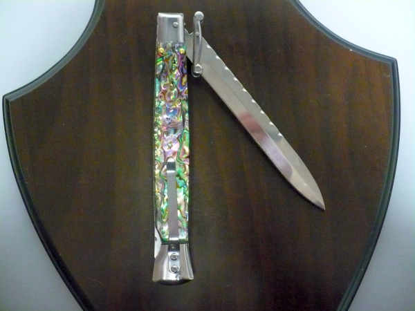 Classic swinguard - italian stiletto, coltello a scatto, 28cm - AKC World , abalone,  lama baionetta lavorata a lima / file