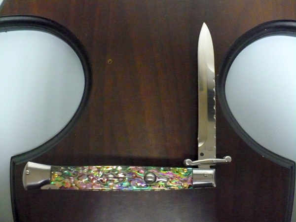 Classic swinguard - italian stiletto, coltello a scatto, 28cm - AKC World , abalone,  lama baionetta lavorata a lima / file
