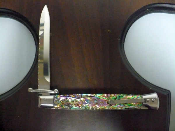 Classic swinguard - italian stiletto, coltello a scatto, 28cm - AKC World , abalone,  lama baionetta lavorata a lima / file