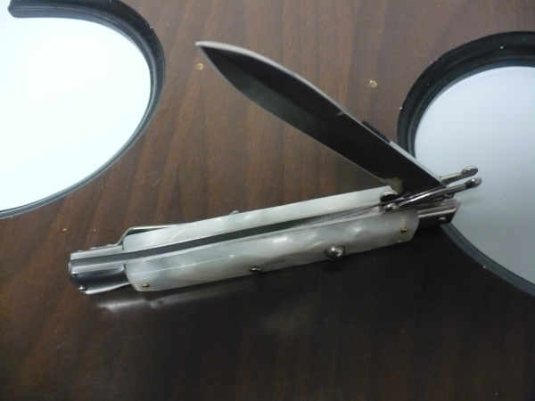 Classic swinguard - italian stiletto, coltello a scatto, 28cm - AKC World , imitazione perla / imitation pearl ,  lama baionetta / bayonet blade