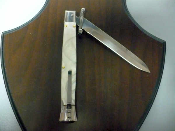 Classic swinguard - italian stiletto, coltello a scatto, 28cm - AKC World , imitazione perla / imitation pearl ,  lama baionetta / bayonet blade