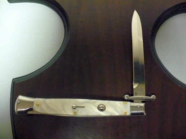 Classic swinguard - italian stiletto, coltello a scatto, 28cm - AKC World , imitazione perla / imitation pearl ,  lama baionetta / bayonet blade