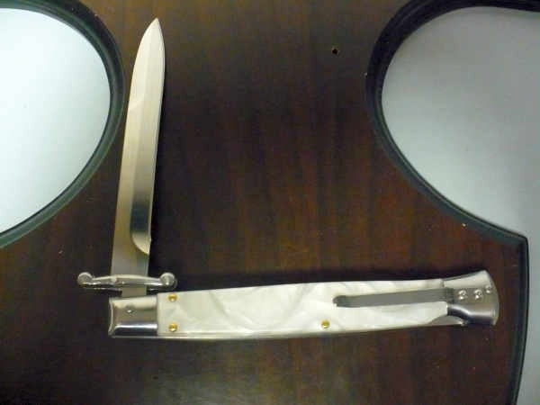 Classic swinguard - italian stiletto, coltello a scatto, 28cm - AKC World , imitazione perla / imitation pearl ,  lama baionetta / bayonet blade