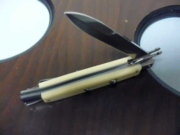 Classic swinguard - italian stiletto, coltello a scatto, 28cm - AKC World , imitazione avorio / imitation ivory, lama baionetta / bayonet blade