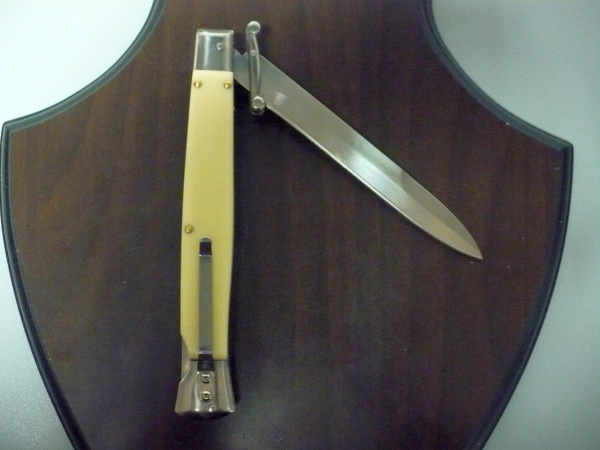 Classic swinguard - italian stiletto, coltello a scatto, 28cm - AKC World , imitazione avorio / imitation ivory, lama baionetta / bayonet blade