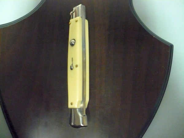 Classic swinguard - italian stiletto, coltello a scatto, 28cm - AKC World , imitazione avorio / imitation ivory, lama baionetta / bayonet blade